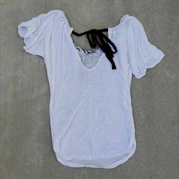 MARY JANE Blouse with Flower Graphic Med Rayon Like New🌼🌼 So cute on 😍 - Picture 2 of 7